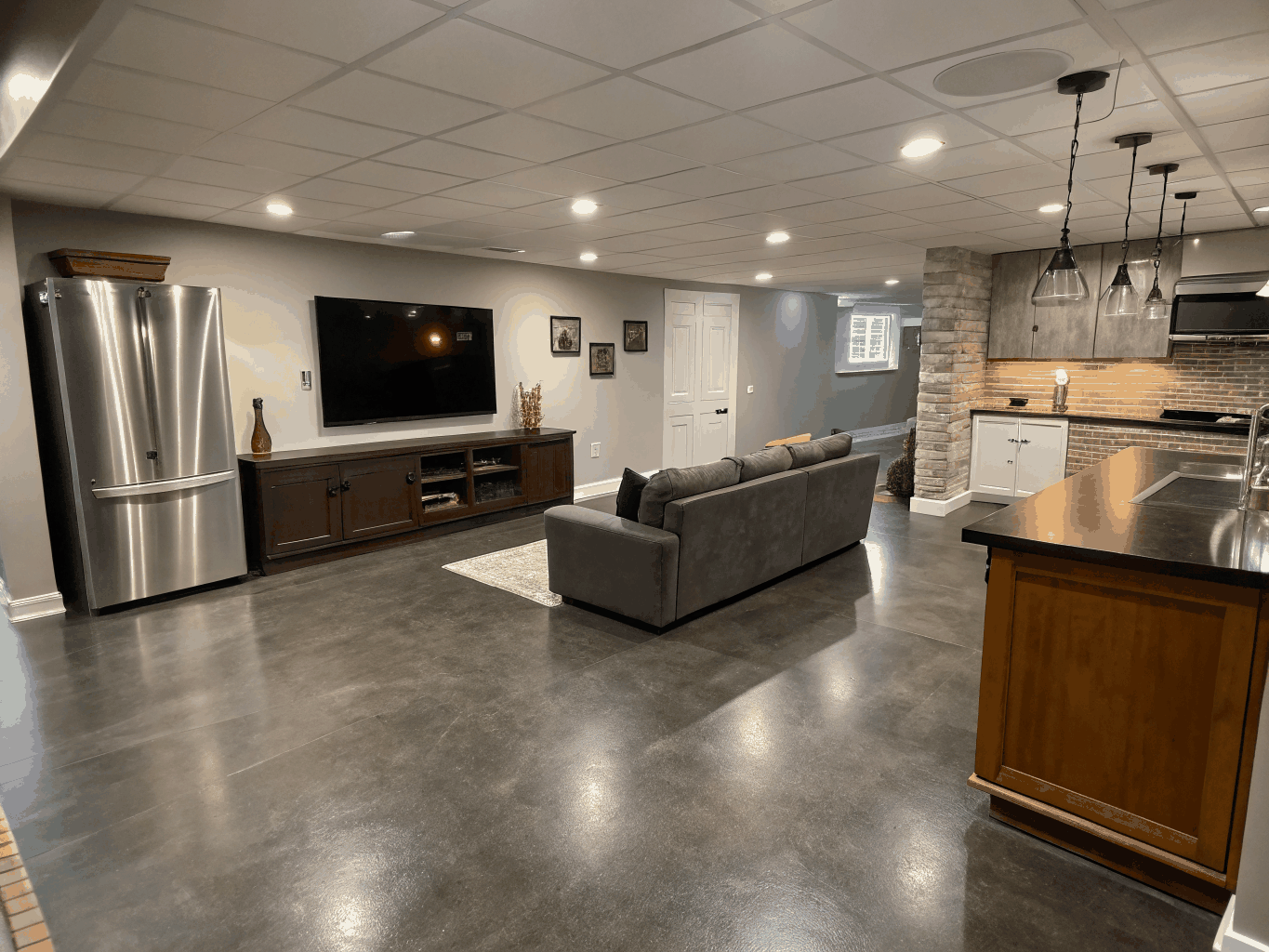Walk-out basement entertainment room, example design inspiration